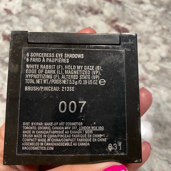 MAC Eyeshadow pallet - Picture 3 of 3